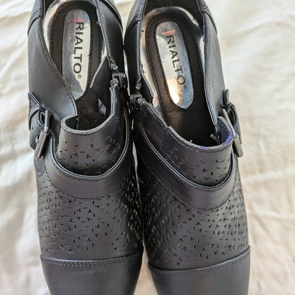 Rialto Sairah black ankle booties - never worn!